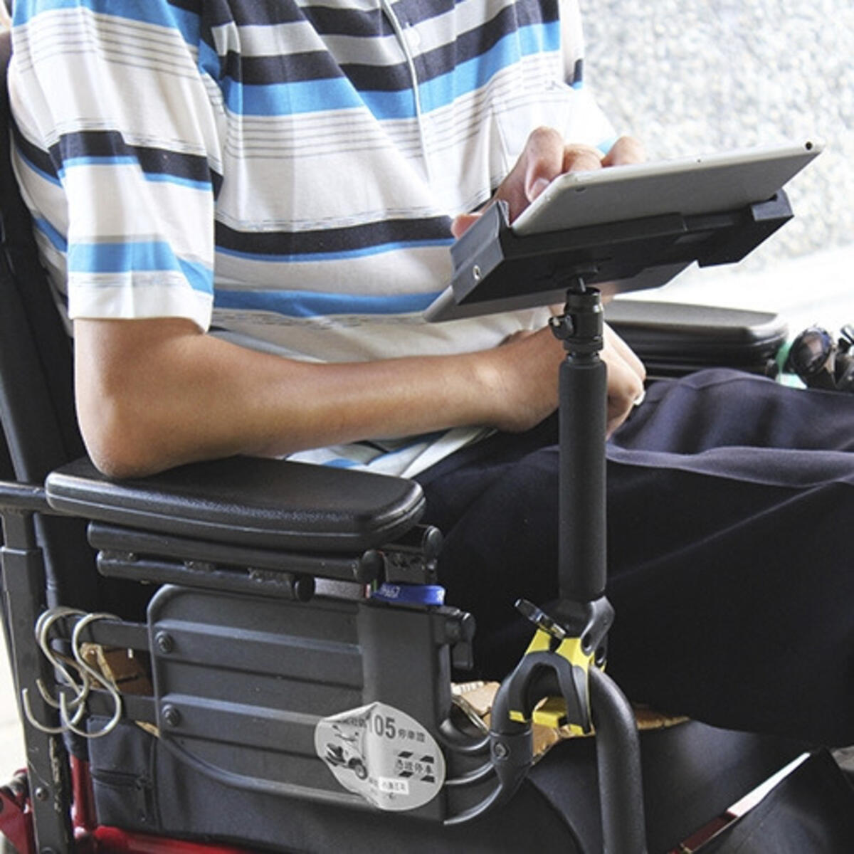 Ipadhållare med klämma